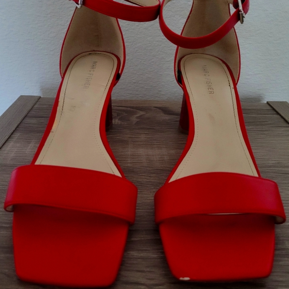 Marc Fisher red heels Sz 10M